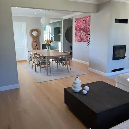 Topfloor In Apartment *